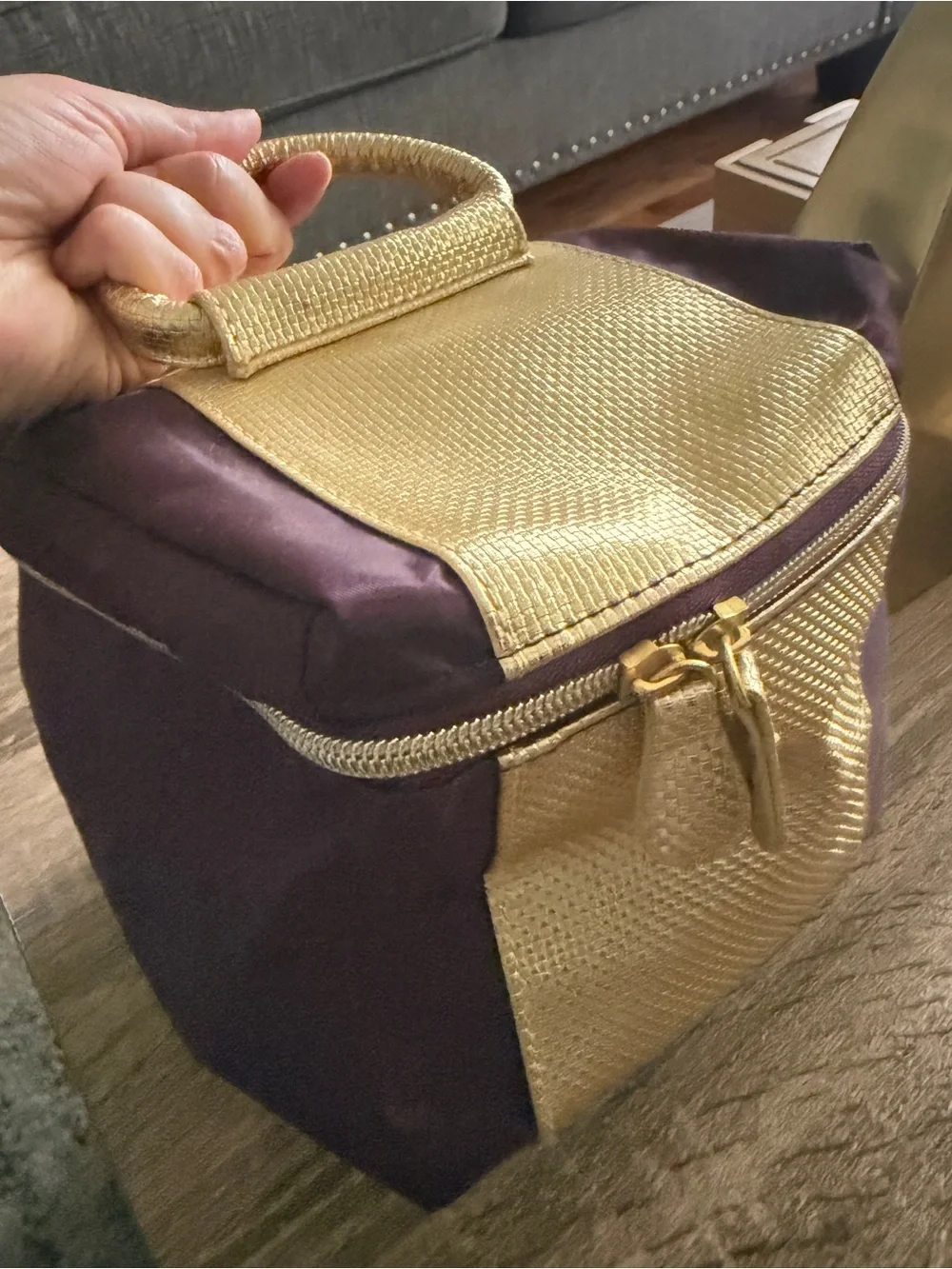 Avon Women’s Toiletry Makeup Travel Cosmetics Bag Gold Purple Case F3250741